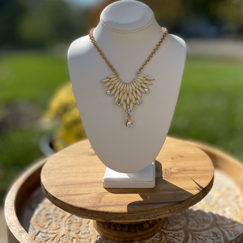 Crystal and cream Resin Stone Pendant Necklace